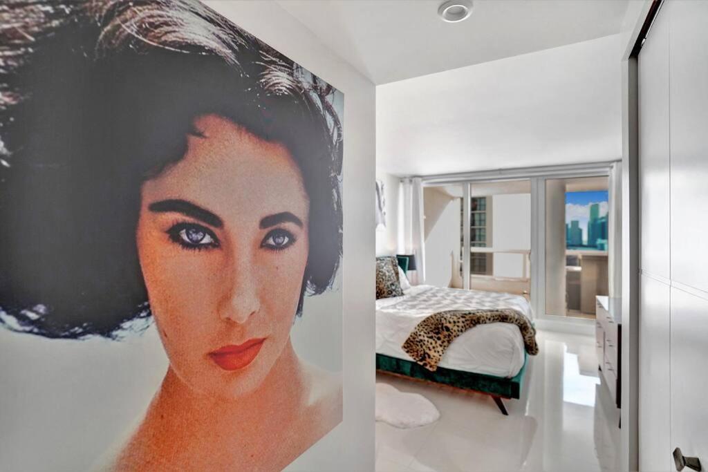 Some Like It Hot! Skyline & Water Views 4br Miami
