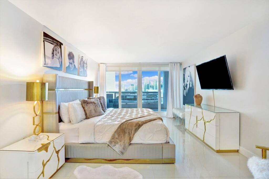 Some Like It Hot! Skyline & Water Views 4br