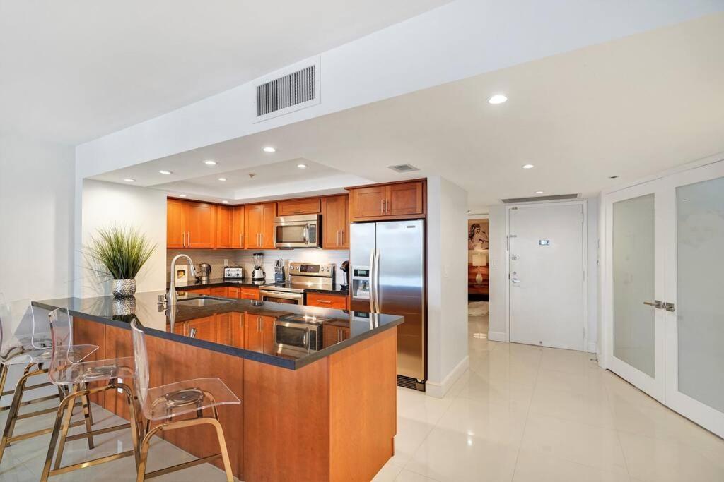 Some Like It Hot! Skyline & Water Views 4br Miami