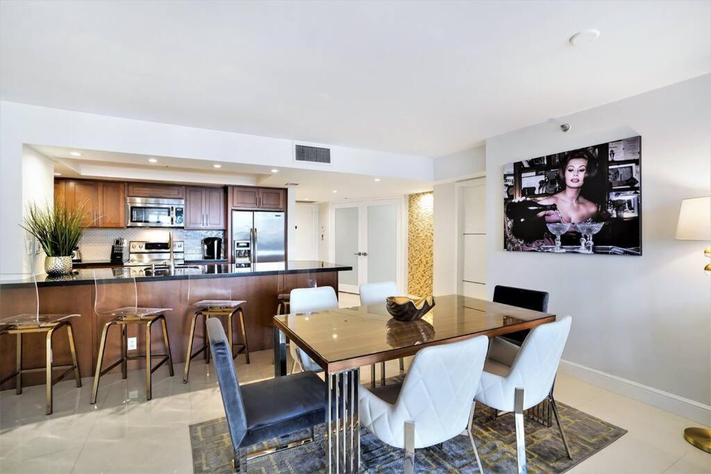 Apartment Some Like It Hot! Skyline & Water Views 4br Miami