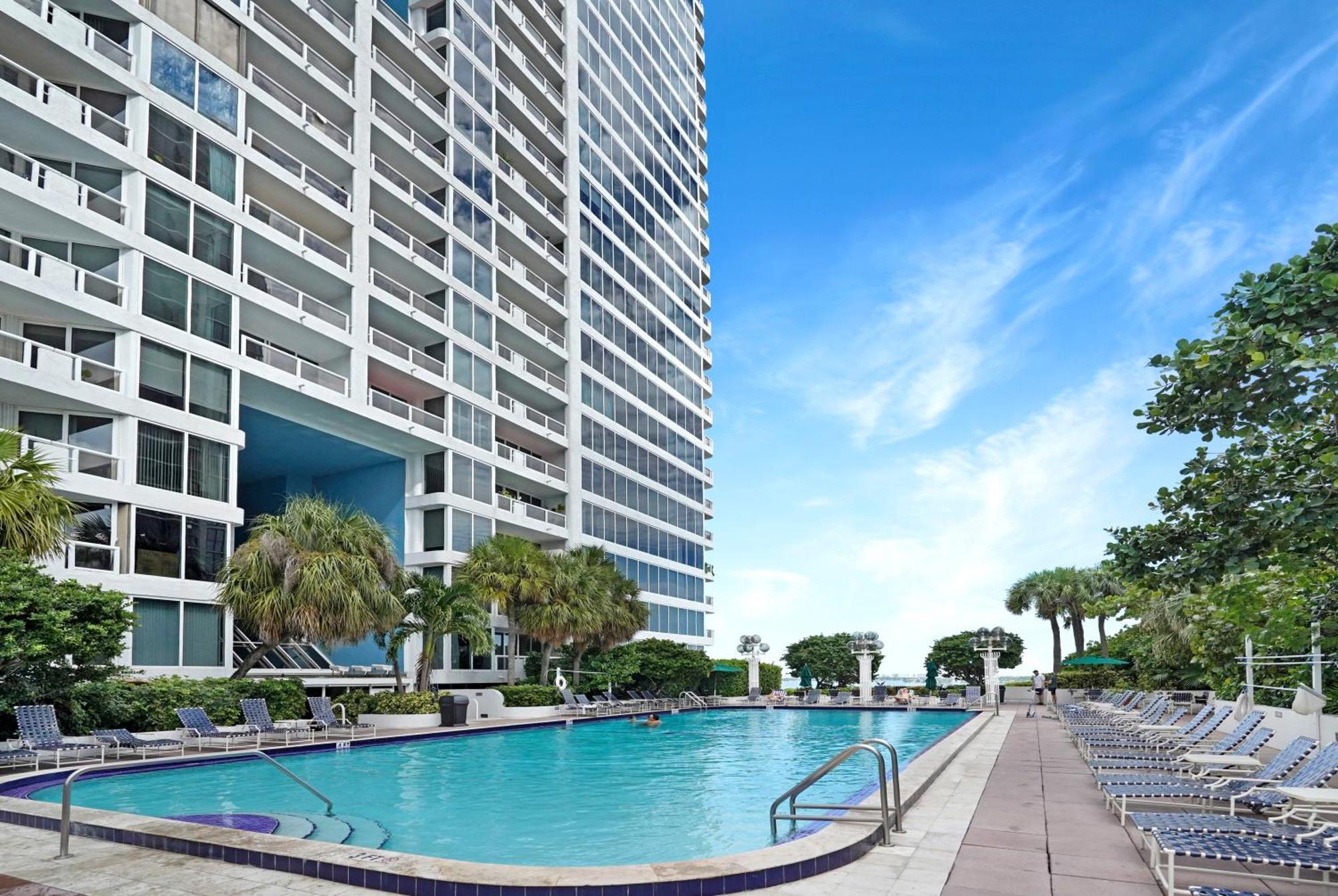 Some Like It Hot! Skyline & Water Views 4br Apartment *