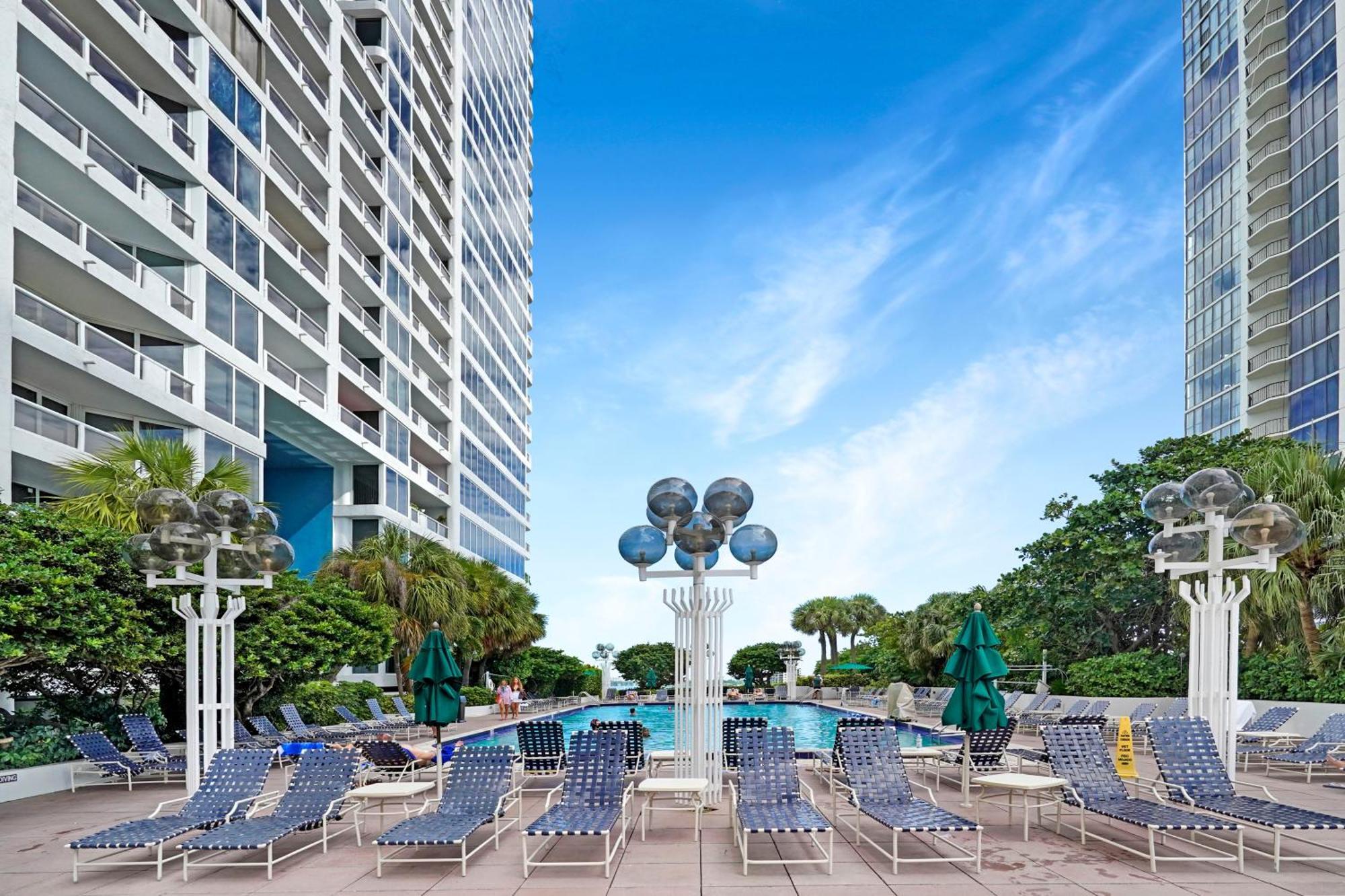 Apartment Some Like It Hot! Skyline & Water Views 4br Miami