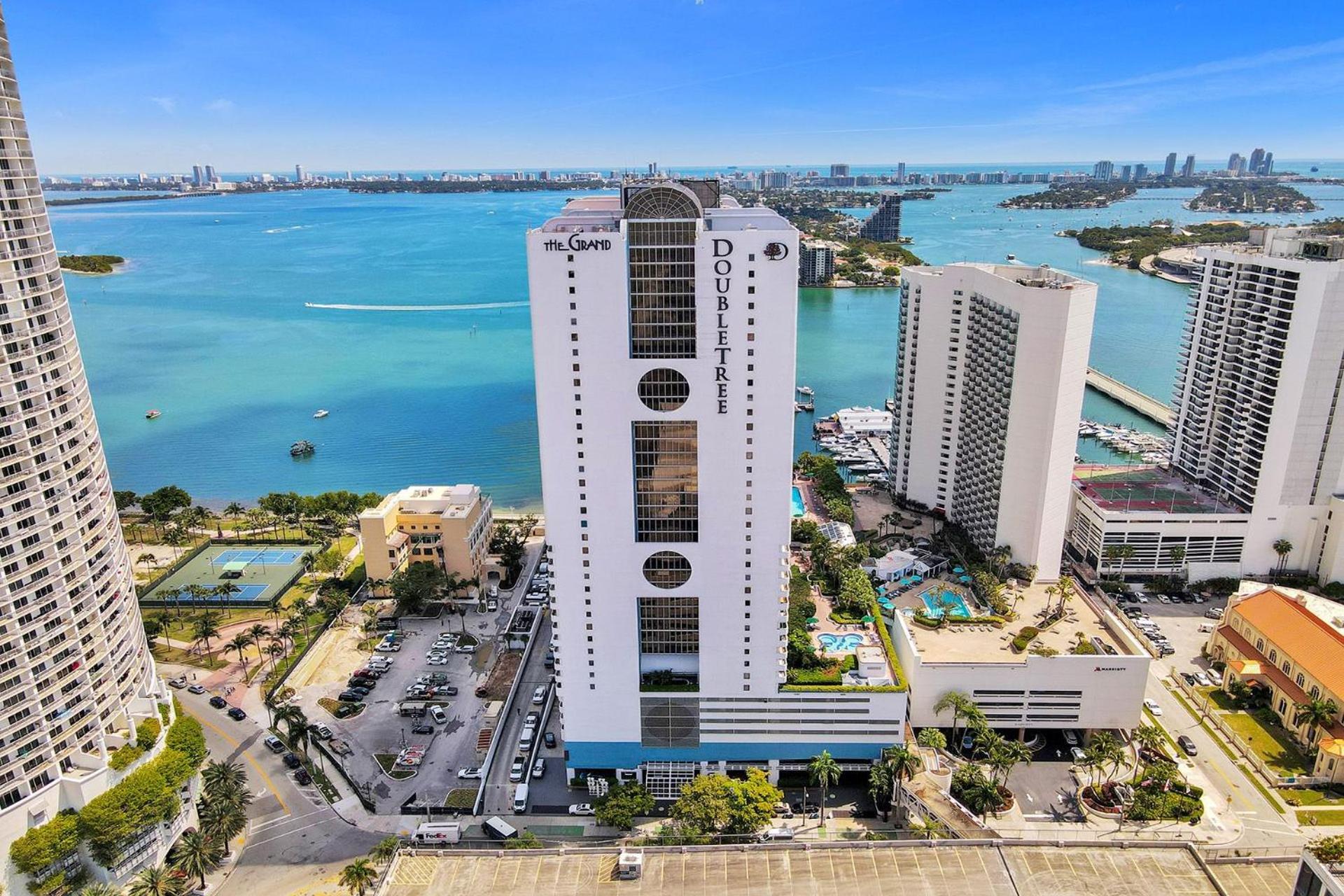 Apartment Some Like It Hot! Skyline & Water Views 4br *